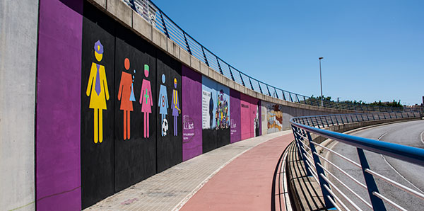 Mural del dia de la dona en el tunel del metro de la eliana